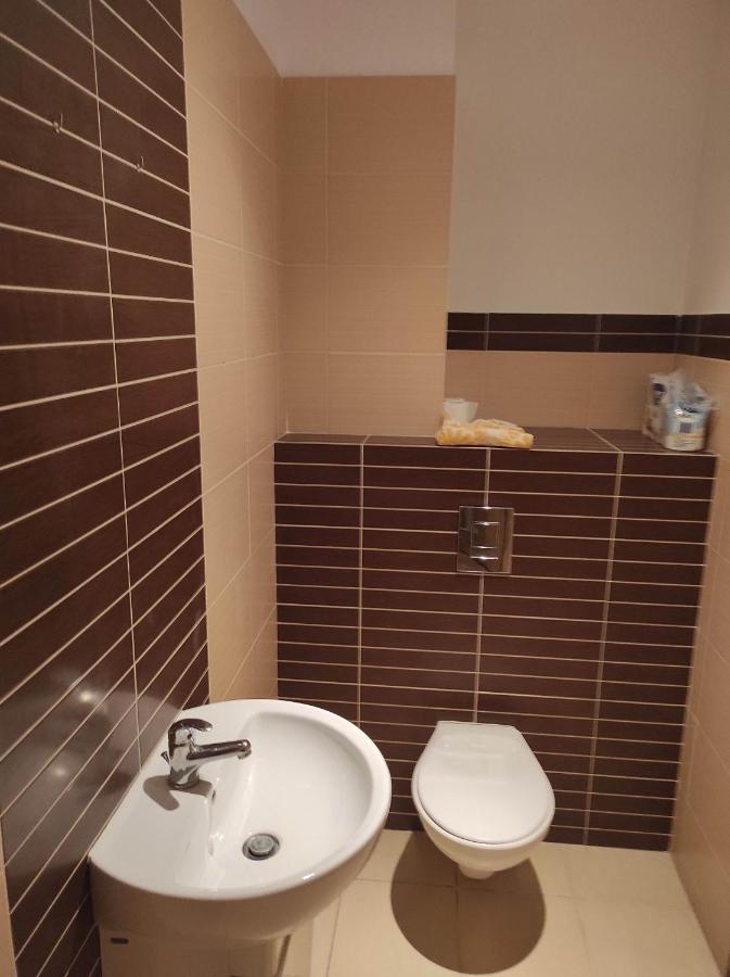 Nice Room With 2 Shared Bathrooms ,Wc , 2Km To Old Town -100M From Metro Szwedzka Warsaw Exterior photo