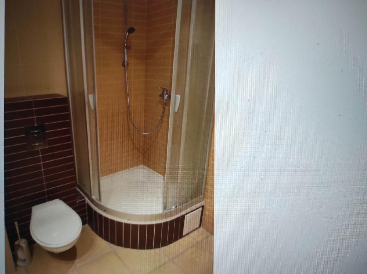 Nice Room With 2 Shared Bathrooms ,Wc , 2Km To Old Town -100M From Metro Szwedzka Warsaw Exterior photo